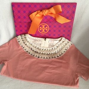 Cotton, scalloped embellishment at neckline.
Crew neck, invisible zipper.